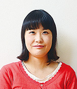 山本 愛 福岡県出身。平成26年8月に29歳で結婚。山梨県在住。平成27年12月に長女が生まれたことで写真に目覚める。夫のカメラで娘の成長と、娘にメロメロの夫の姿を記録することが日々の楽しみ。生長の家青年会員。光明実践委員。