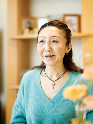 いのちのつながりや家族の笑顔を大切にしながら、内から湧き上がる喜びを、モダンダンスで表現する関口さん。その毎日は充実し、輝いている