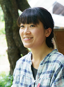 「ぴたらファーム」│山梨県北杜市 「自然の中の暮らしには、ストレスがないんですよ」と、スタッフの宮下まほさん