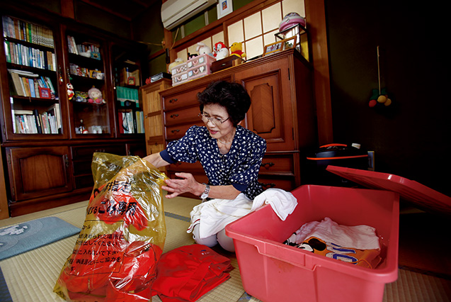 佐々木寿美(ささき・ひさみ)さん│64歳│京都府綾部市 取材/多田茂樹 写真/中橋博文 「まだ古い衣類がたくさん出てきて、今も、“断捨離”途上です」と笑う佐々木さん。