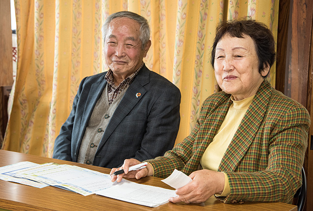 夫と10年間にわたって付けてきた「生活の記録表」を見返す。「平成24年に売電が買電を超えました」