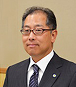 野沢貴広(のざわ たかひろ) 生長の家本部講師 生長の家長野教区教化部長。最近、カマドで料理することにはまっている。燃料は剪定した木の枝や落ち葉。樹木からのプレゼントに、感謝の思いがわいてくる。