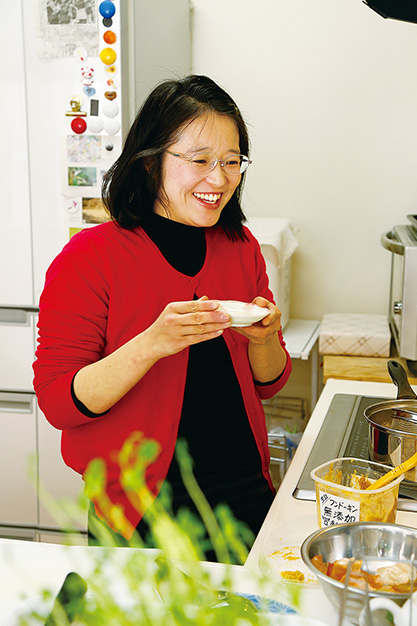 木村美紀さん 35歳・大阪市 取材/南野ゆうり 撮影/中橋博文 無農薬・有機栽培の野菜や果物の皮で取った出汁で作る味噌汁の味は格別