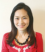 伊敷優希(いしきゆうき) 石垣島在住。2010年10月に27歳で結婚。5歳、2歳の男の子の母。息子の幼稚園のお友達&ママと、公園遊びに日々奮闘。2017年2月から沖縄教区青年会委員長。光明実践委員。