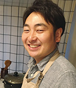 中根敏也(なかね としや) SNI自転車部事務局員 生長の家国際本部勤務。愛知県豊田市出身。趣味はギターを弾いて歌うこと。自転車と自然をテーマに作曲中。