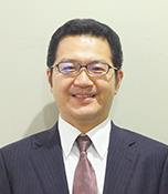 佐藤幸士(さとうこうじ)生長の家本部講師補 生長の家本部練成道場勤務。練成課長代行・能力開発センター事務局長。北海道札幌市生まれ。菜園で花や野菜を育てるのを楽しんでいる。