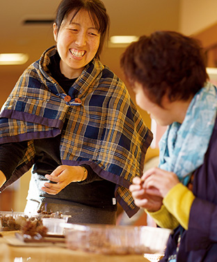 「手仕事を通して、人間としての暮らしを取り戻している、そんな気がしています」