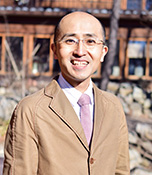 小関隆史 生長の家本部講師 1965年生まれ。京都精華大学美術学部(日本画)卒業。生長の家国際本部広報・クロスメディア部次長。生長の家アートスタジオ学芸員。