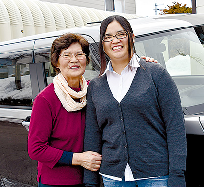 長野ケイ子さん 祖母 76歳 亜衣(あい)さん 孫 28歳 北海道江別市 取材/原口真吾(本誌) 撮影/加藤正道 写真提供/長野ケイ子