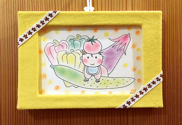 手作りのフレームに収められた「野菜の国の女の子」