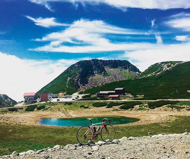 長野県と岐阜県の境にある乗鞍岳は、サイクリストに人気の山。行く道のりは厳しいですが、ぜひ一度チャレンジを!(写真は筆者提供)