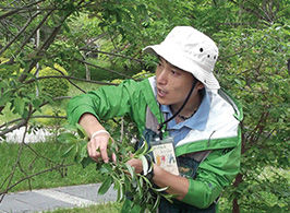 野外活動中の増田さん。愛称は「ますやん」(写真提供=増田直広さん)
