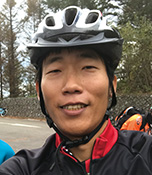 西手一幹（にして かつき） SNI自転車部メンバー 生長の家　奈良教区青年会　副委員長 有機農家で、仕事の合間にロードバイクで家の近くの峠を走っている。休日には、長いヒルクライムコースを含むロングライドもこなす。