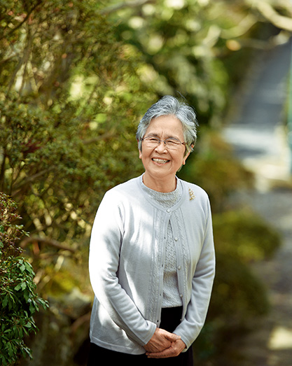 榎本一子(えのもと・かずこ)さん 生長の家本部講師補 榎本一子さんのプロフィール 昭和12年生まれ。平成11年、生長の家宇治別格本山の職員となる。平成12年、生長の家本部講師補。現在は練成部に所属。練成会に訪れる人々を信仰に導いている 取材/原口真吾(本誌) 撮影/遠藤昭彦