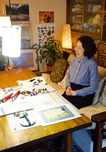 クラフトも得意な春日さん。左端のペンダントライトは手作りしたもの