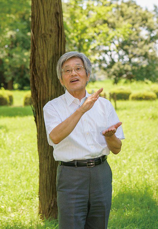 鬼頭昭雄(きとう・あきお)さん(気象業務支援センター研究員) 聞き手/遠藤勝彦(本誌)写真/堀 隆弘 鬼頭昭雄さんのプロフィール 1953年大阪府生まれ。京都大学大学院理学研究科博士後期課程中退。専門は気候変動、モンスーン。気象庁気象研究所気候研究部部長、筑波大学生命環境系主幹研究員を経て、現在、(一財)気象業務支援センター研究推進部研究員、気象庁気象研究所客員研究員を兼務。約30年にわたり、気候変動に関する政府間パネル(IPCC)第1作業部会第2次~第5次評価報告書及び第2作業部会第6次評価報告書の執筆責任者を務める。著書に『気候は変えられるか?』(ウェッジ)、『異常気象と地球温暖化─未来に何が待っているか』(岩波新書)、『変わりゆく気候 気象のしくみと温暖化』(NHK出版)がある。