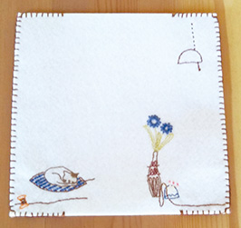 フェルトに刺繍をいれた手帳ケース