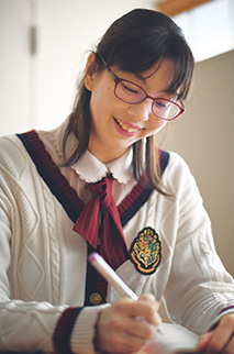 安田真寿美さん 神奈川県・28歳・会社員 「『日時計日記』に良かった出来事などを書き留めています。時折、見直すと笑顔になれるんです」 取材●長谷部匡彦(本誌) 撮影●遠藤昭彦