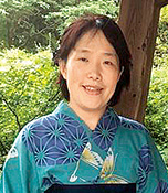 新宮郁美(しんぐう・いくみ) 東京都出身、京都府在住。令和元年12月、39歳で入籍。現在、夫と2人暮らし。ノーミート料理で野菜の皮まで利用し、ゴミを出さずに料理をするのを楽しんでいる。花の写真を撮るのも趣味。生長の家地方講師。