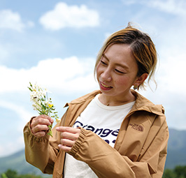 2014年に、「世界平和をめざすフォトグラファー」として、「はちどりphoto」を立ち上げた。講演会活動などにも精力的に取り組んでいる