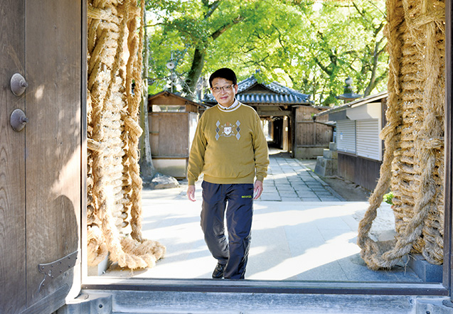 自宅からほど近くにある四国八十八箇所・第51番札所の石手寺で。「感謝の祈りを続けていると、自分の力を超えた、神の導きを実感するようになりました」