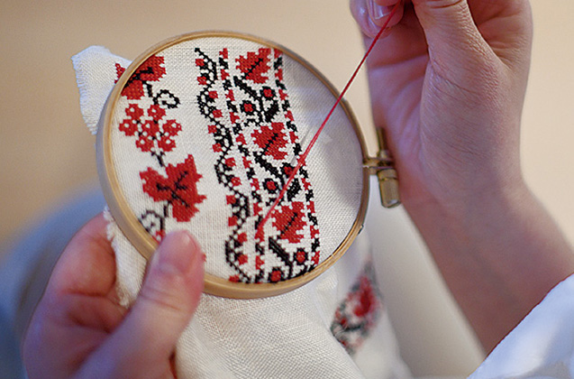 ウクライナの伝統的な刺繍を通して、ウクライナの人々に想いを寄せ、一刻も早い平和を祈っているW.Y.さん